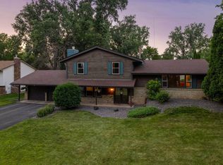 535 Lake Cove Ct, Shoreview, MN 55126
