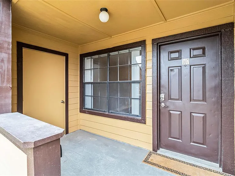 320 Black Oak Ct #107 — Photo 5