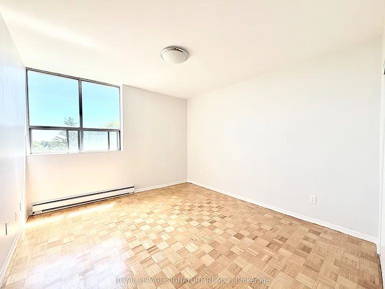 525 Eglinton Ave E #804 — Photo 17