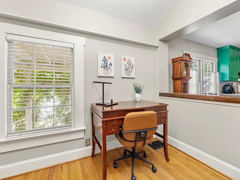 315 W Benson St — Photo 16