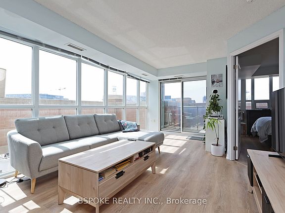3rd image of 125 Western Battery Rd #610