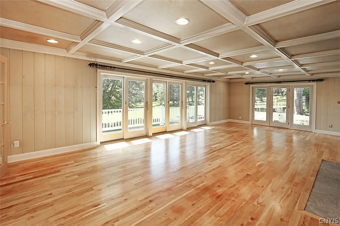 4 bed, 2.0 bath, 3748 sqft, $3,950 — Photo 3
