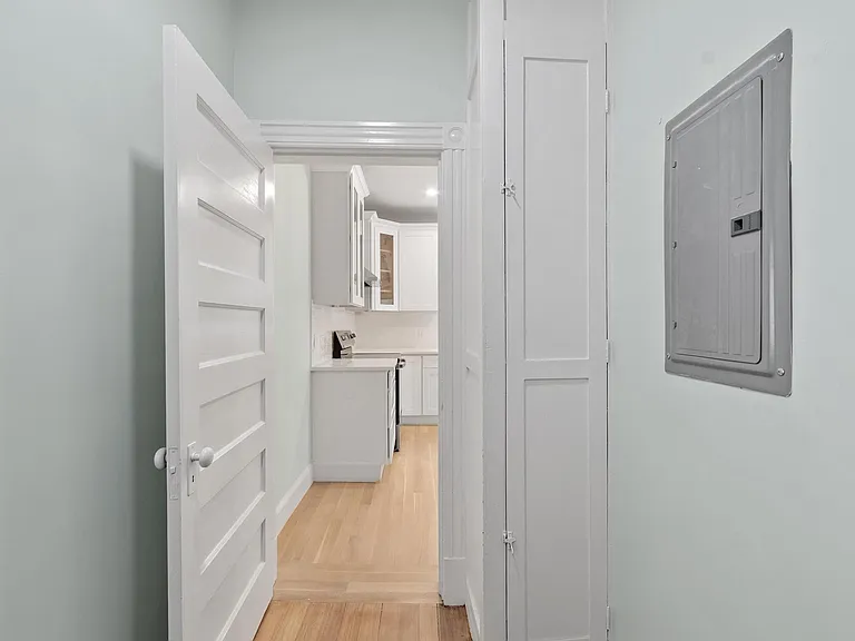 61 Warren St #2 — Photo 18