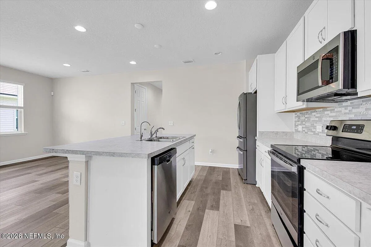 4 bed, 3.0 bath, 1896 sqft, $2,200 — Photo 4
