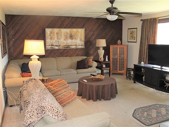5th image of 26 Andrews Ave