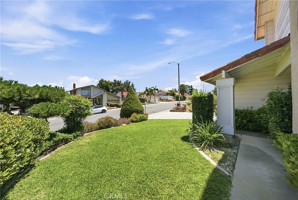 4 bed, 1756 sqft, $3,950 — Photo 4