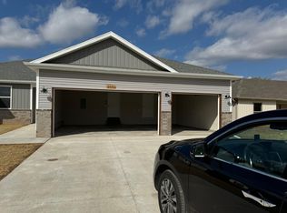 3351 W McCanse St, Springfield, MO 65803