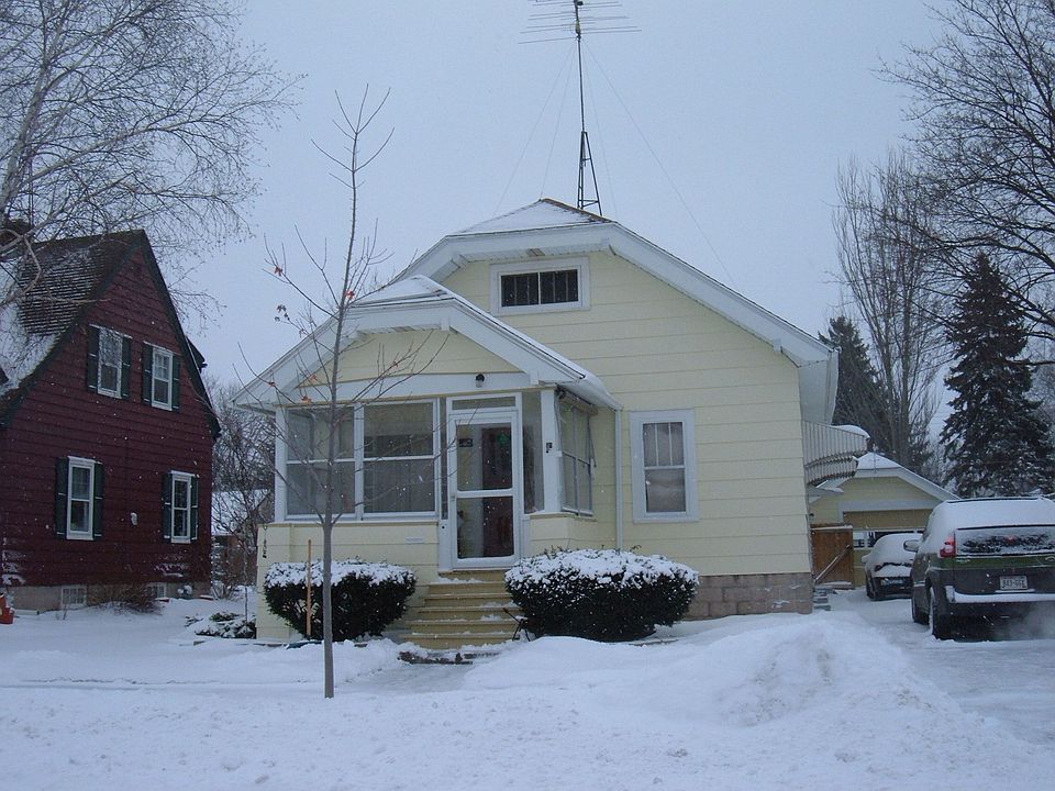 1st image of 250 E 10th St