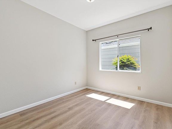 2nd image of 1604 Thornleaf Way
