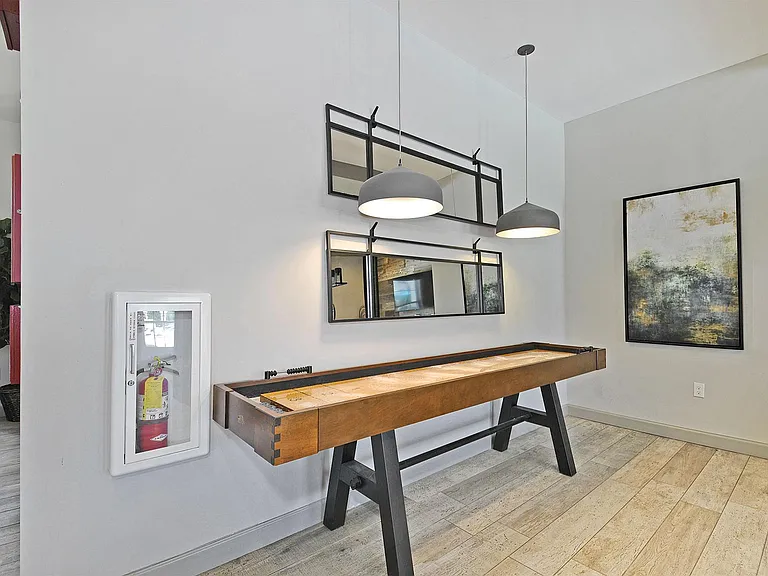 Midtown Pointe Apartments — Photo 32