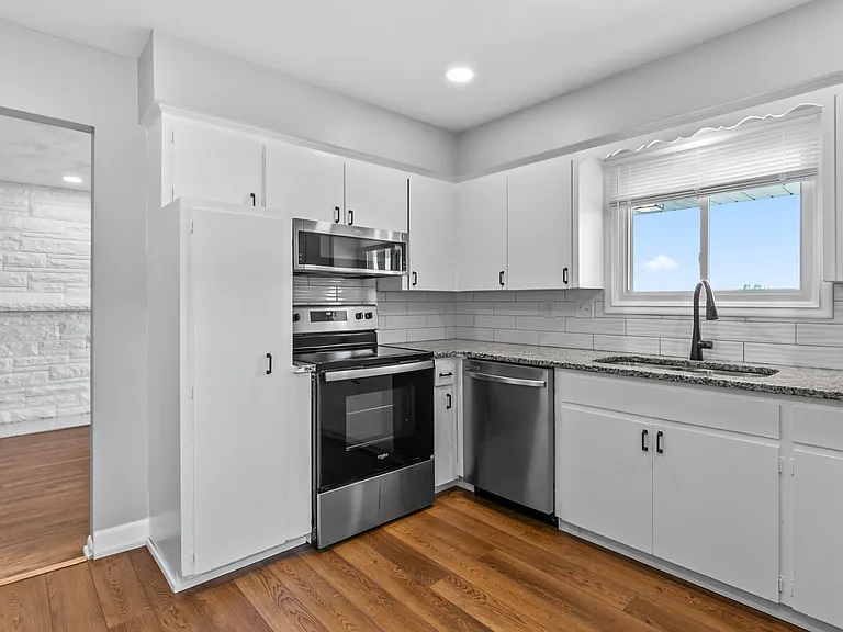 4505 Bancroft St — Photo 8