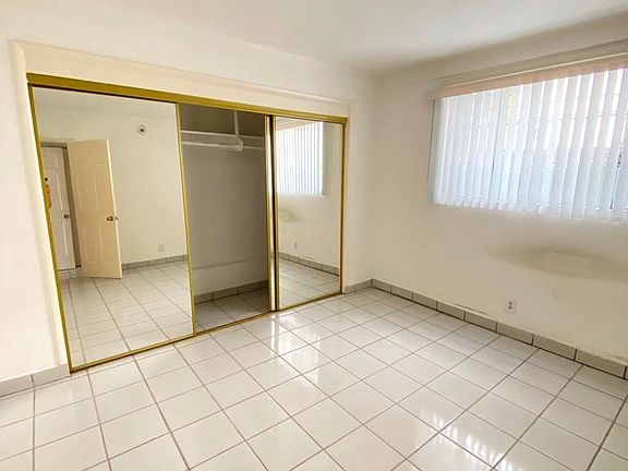 berdroom with large closet