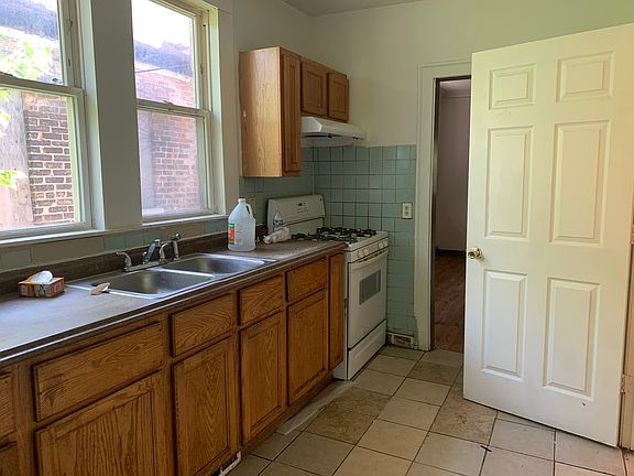 5th image of 10615 S Bensley Ave