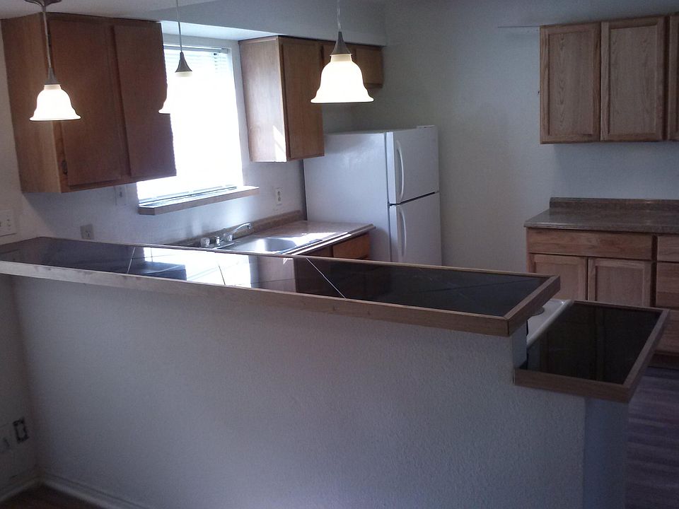 1st image of 821 NW Summercrest Blvd