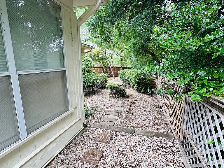 401 Lake Louise Ct — Photo 27