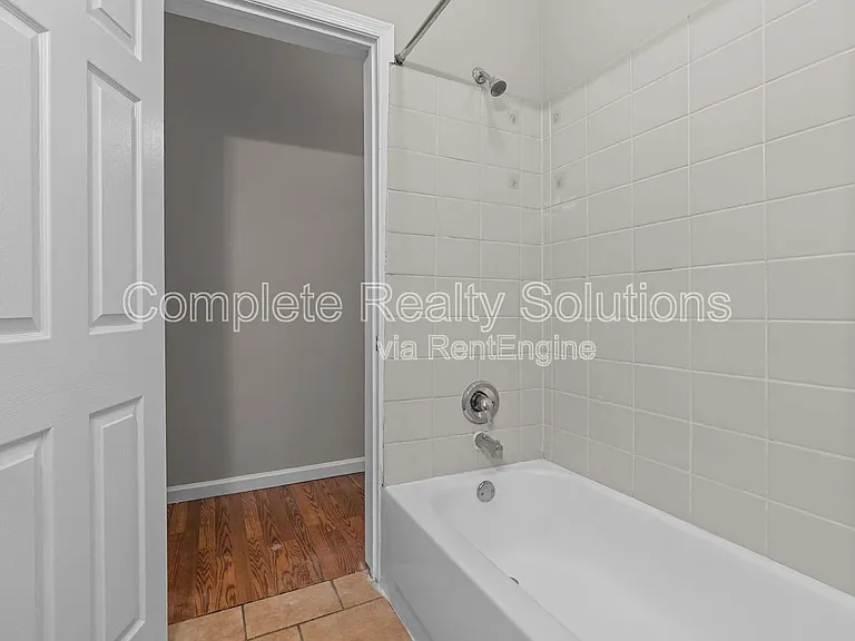 3021 Iowa Ave #1F — Photo 12