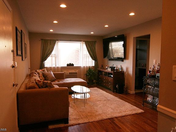 3rd image of 741 Bloomfield Ave #J2-209