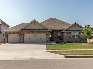 3384 W Hestand St, Springfield, MO 65803