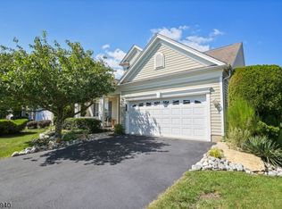 437 Crossfields Ln, Somerset, NJ 08873