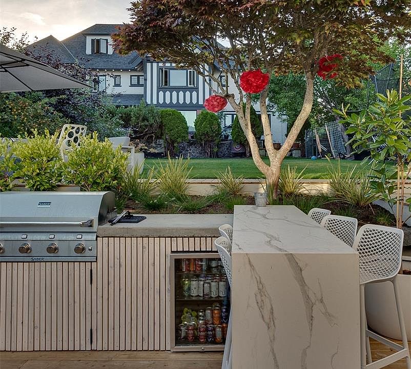 2378 Esplanade, Victoria, BC V8R 2W2 MLS 937395 Zillow