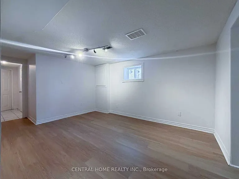 11 Tineta Cres #BASEMENT — Photo 4