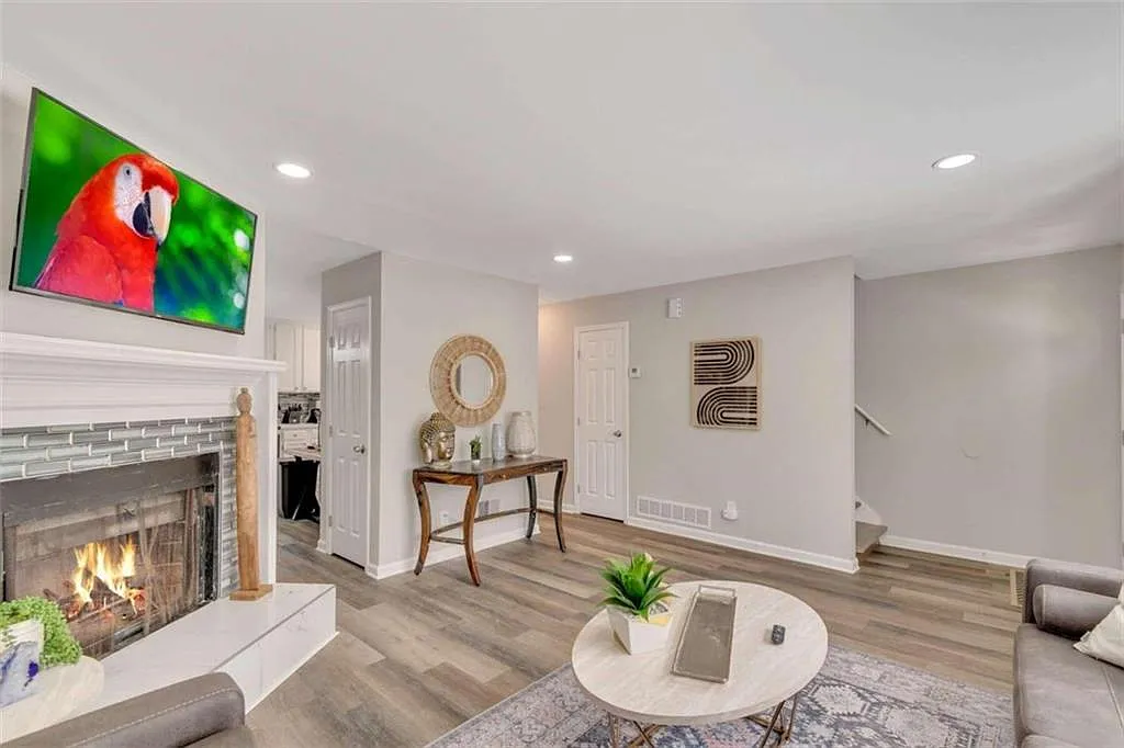 3 bed, 2.5 bath, $3,750 — Photo 3