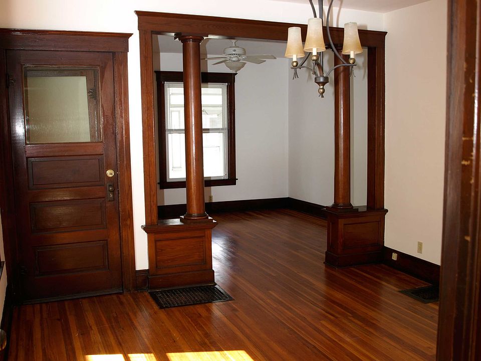 1st image of 1204 Oak St
