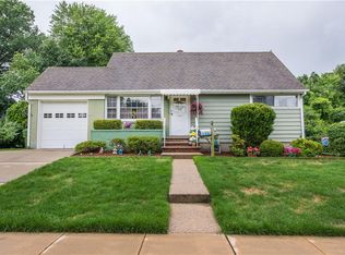 17 Yuro Dr, Edison, NJ 08837