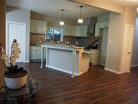 5th image of 4412 Birchman Ave