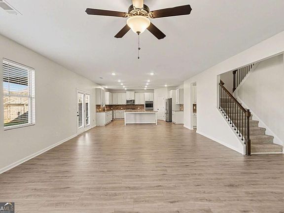 4th image of 75 Fanleaf Dr