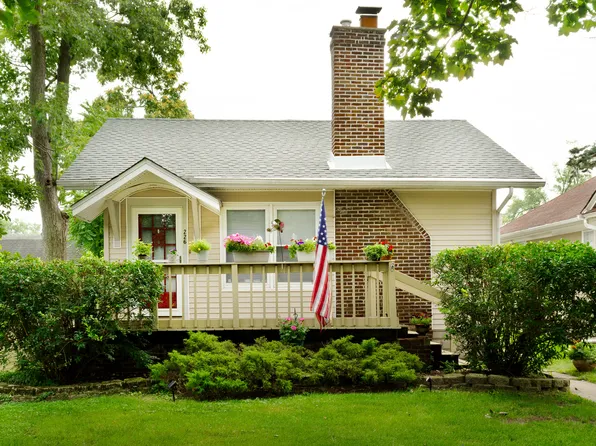 226 169th St, Hammond, IN 46324