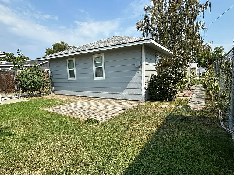 1115 Sanford Ave — Photo 21