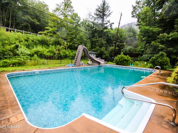 17 The Lovely Ln, Mill Hall, PA 17751