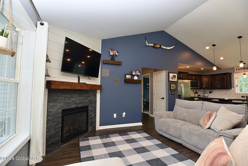 5th image of 42 Wiley Way