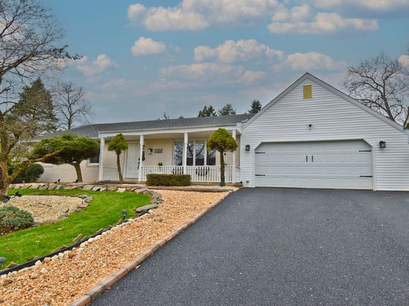 1324 Camelot Dr, Easton, PA 18045