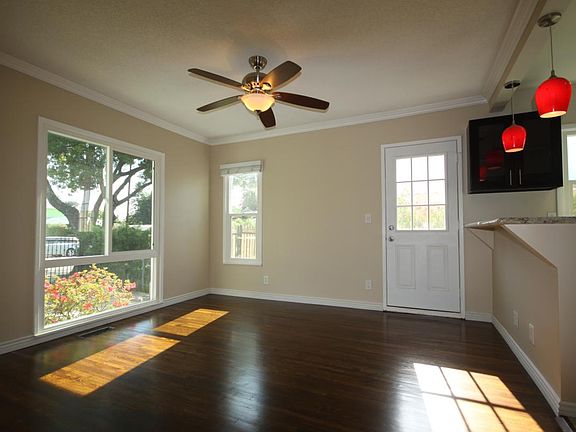 5th image of 1633 Centinela Ave