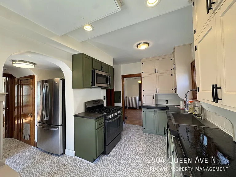 1504 Queen Ave N — Photo 10