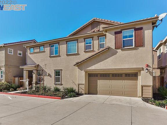 4th image of 67 Belle Harbor Cir