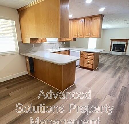 4th image of 6754 S Baldwin Ave