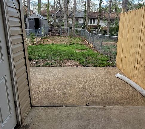 5th image of 724 Olde Greenwich Cir