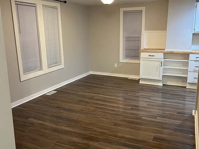 2042 Silver St — Photo 12