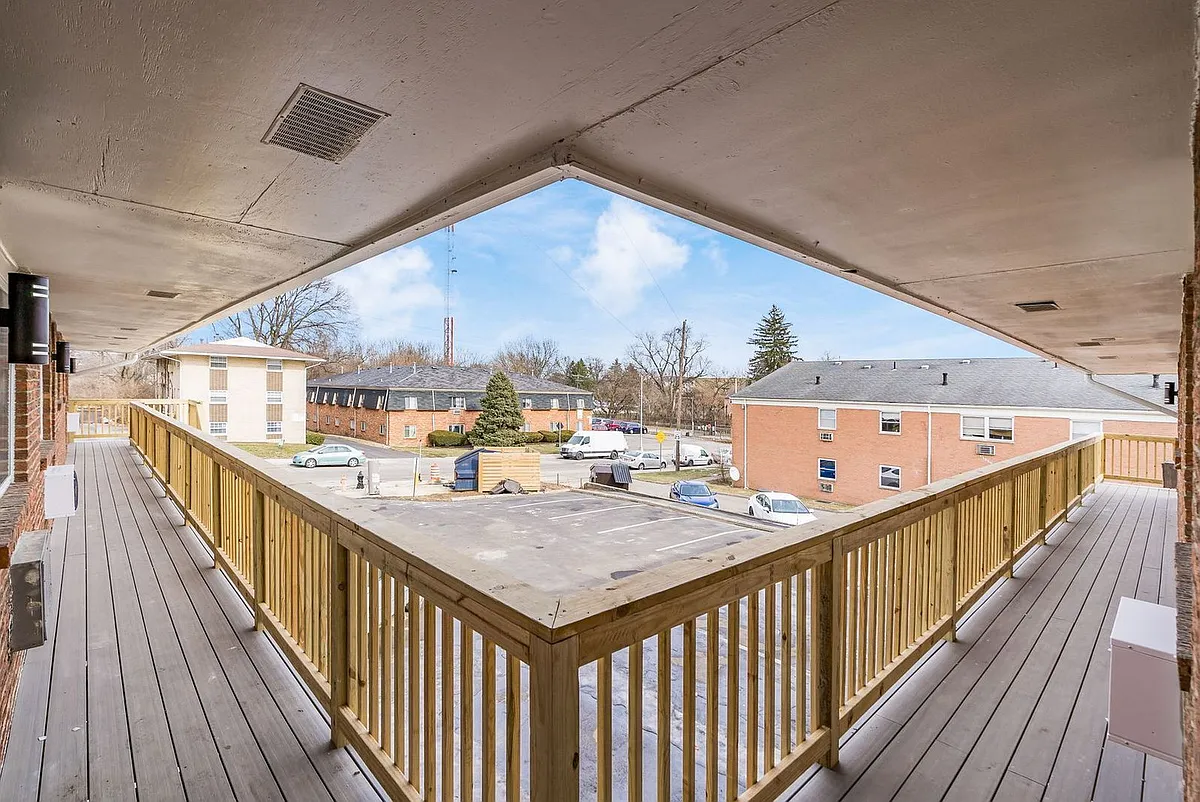 Building Photo - 611 Riverview Dr #J