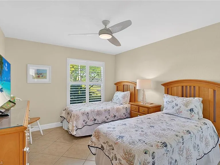 576 Briarwood Blvd — Photo 15