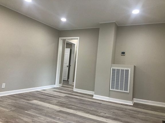 4th image of 604 Pear St