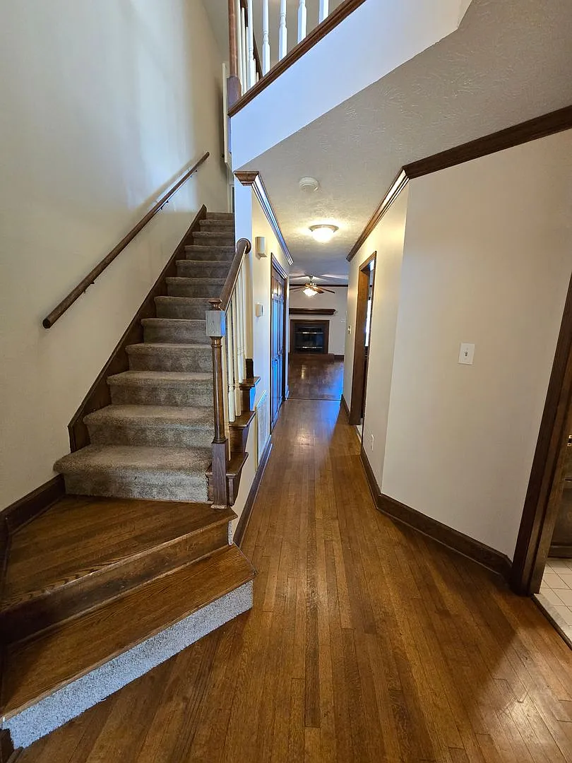 Spacious Townhouse for Rent! — Photo 3