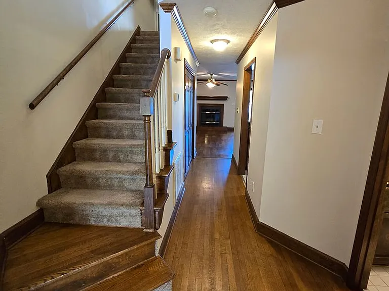 474 Lands End Rd — Photo 3