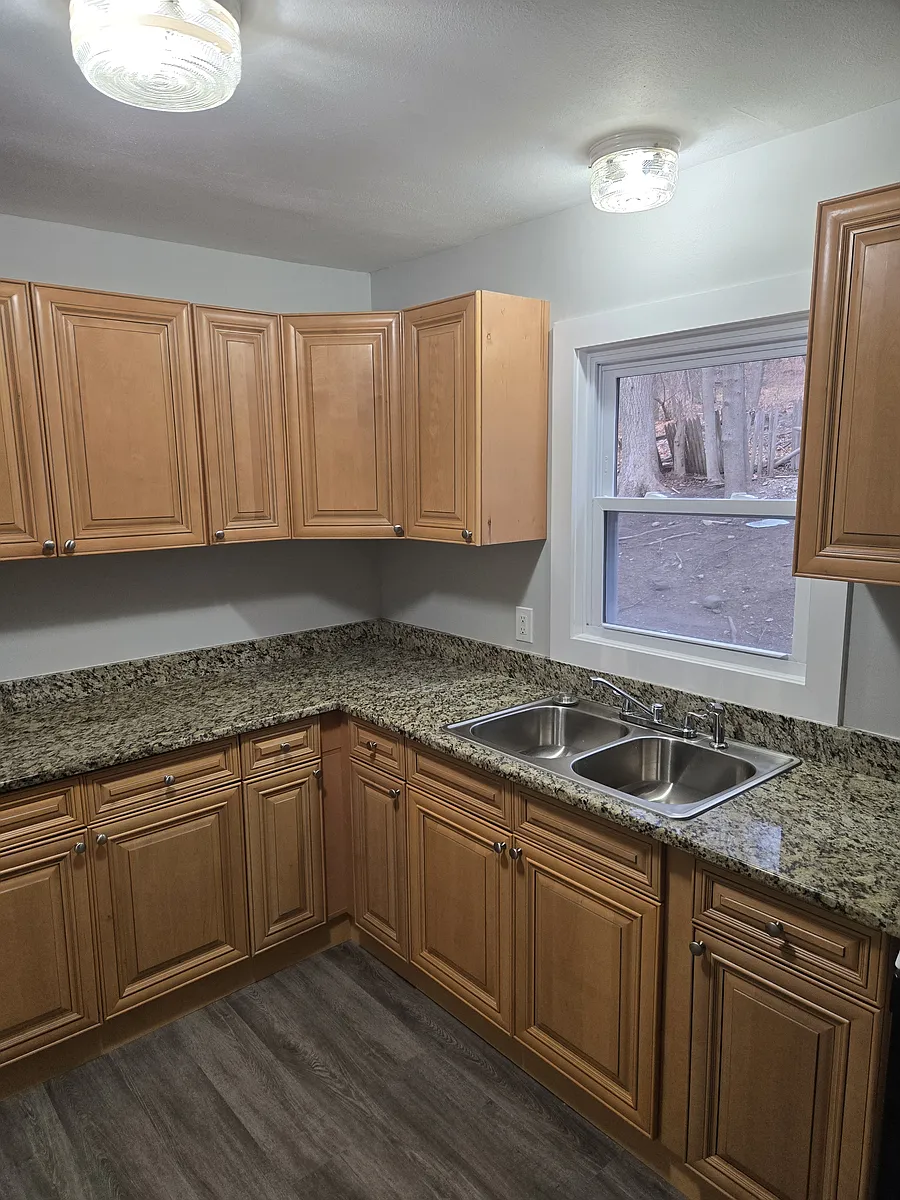 Building Photo - 5 Topstone Dr