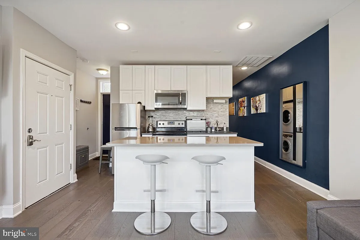 Building Photo - 4809 3rd St NW #4