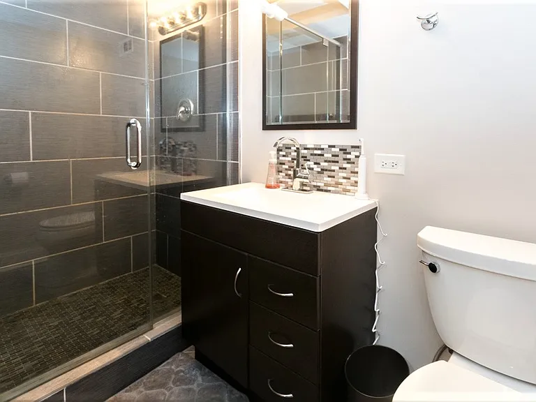 1636 W Roscoe St #G — Photo 12