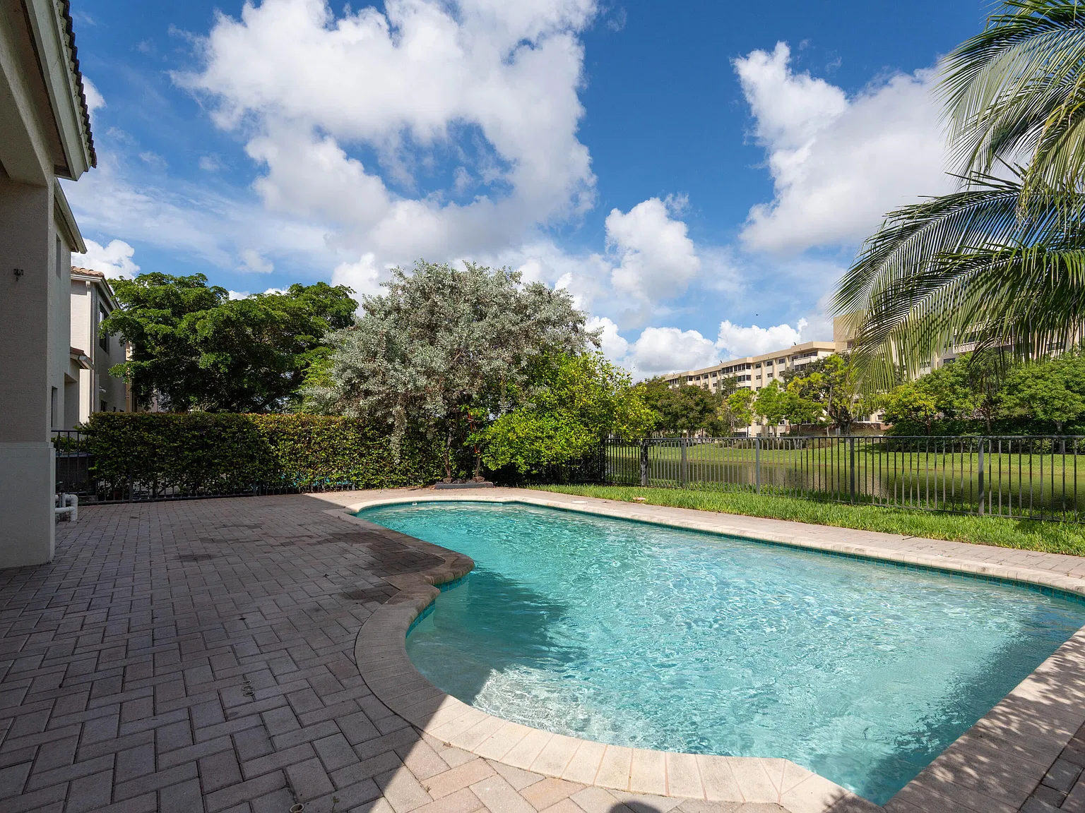 5 bed, 4.0 bath, 2702 sqft, $6,200 — Photo 3